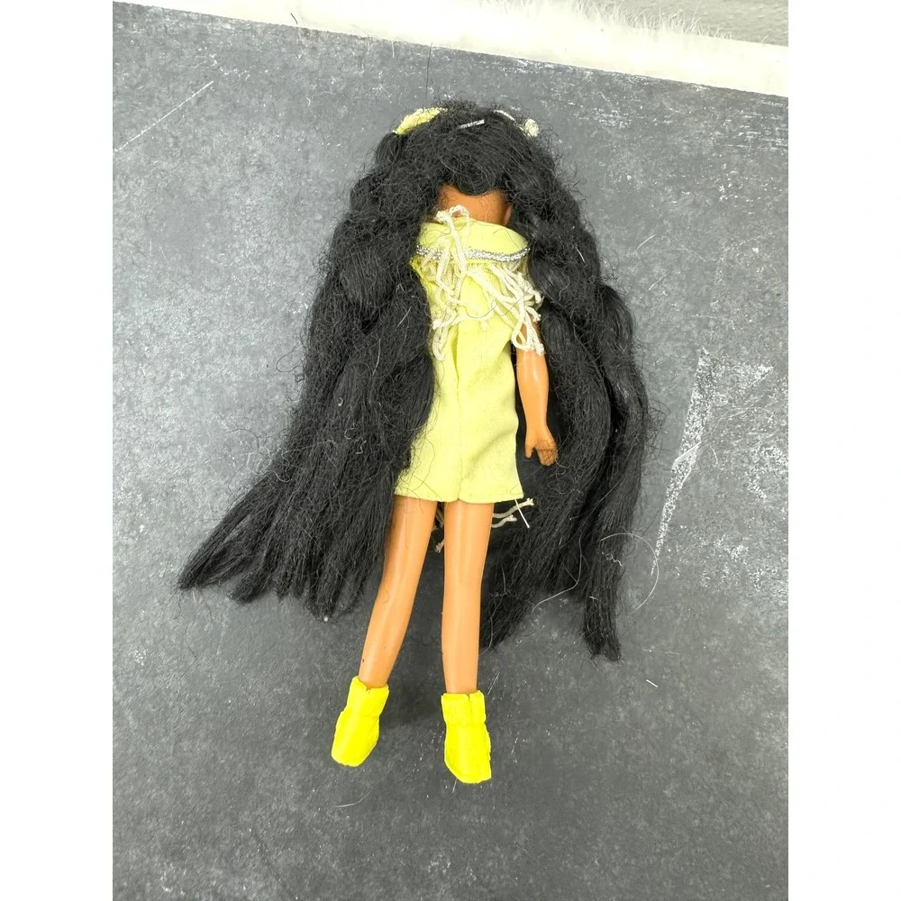 Vintage Kid Kore Heartland Dancing Brook Doll Native American yellow